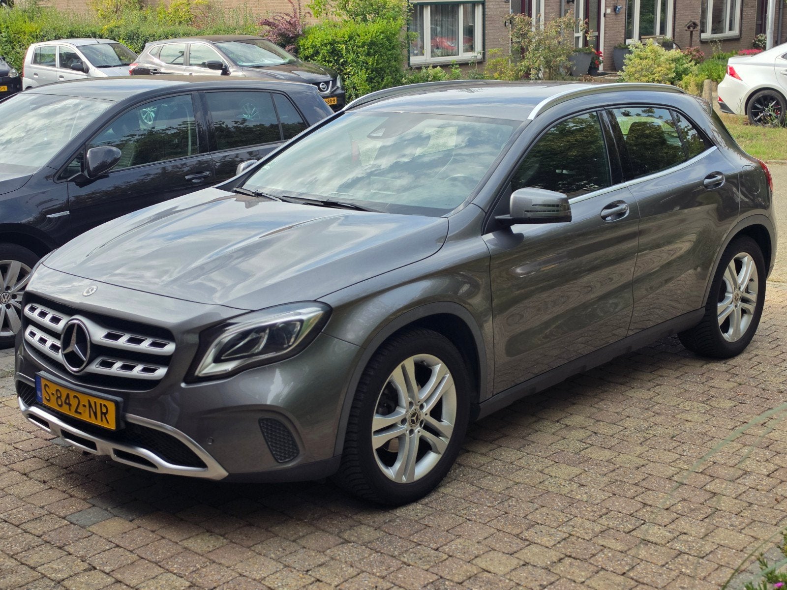 Mercedes-Benz GLA 180 122pk 2018 Grijs, Auto's, Voorwielaandrijving, 4 cilinders, Leder en Stof, 122 pk