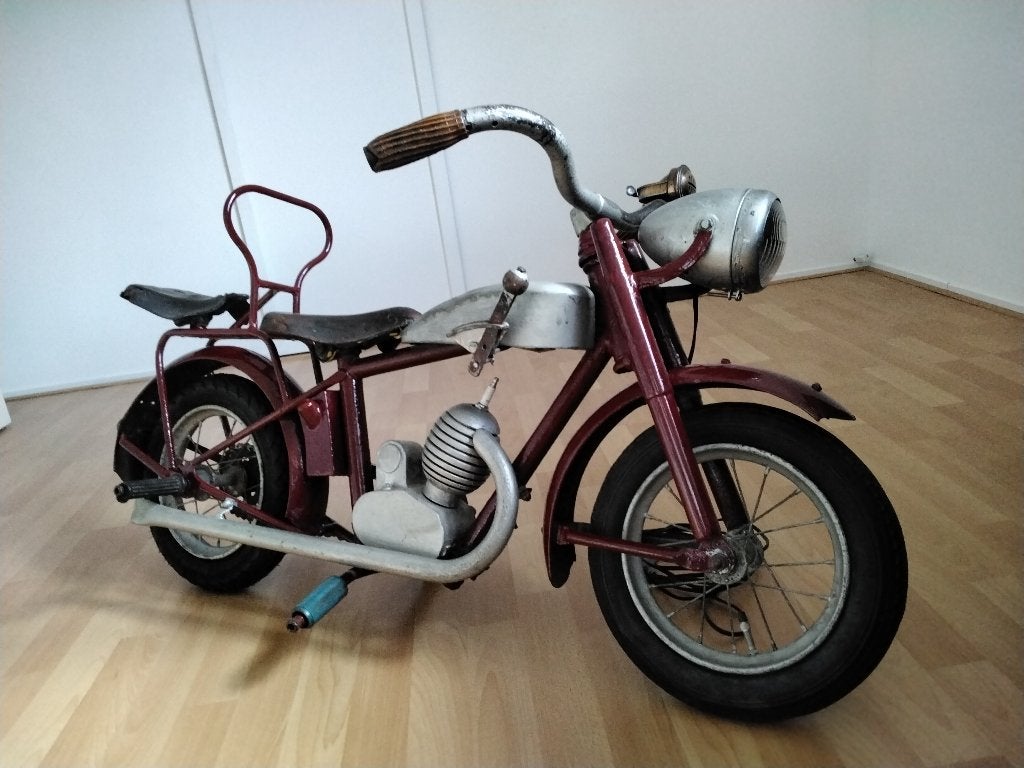 Mooie autopede motorfiets met verlichting, Ophalen