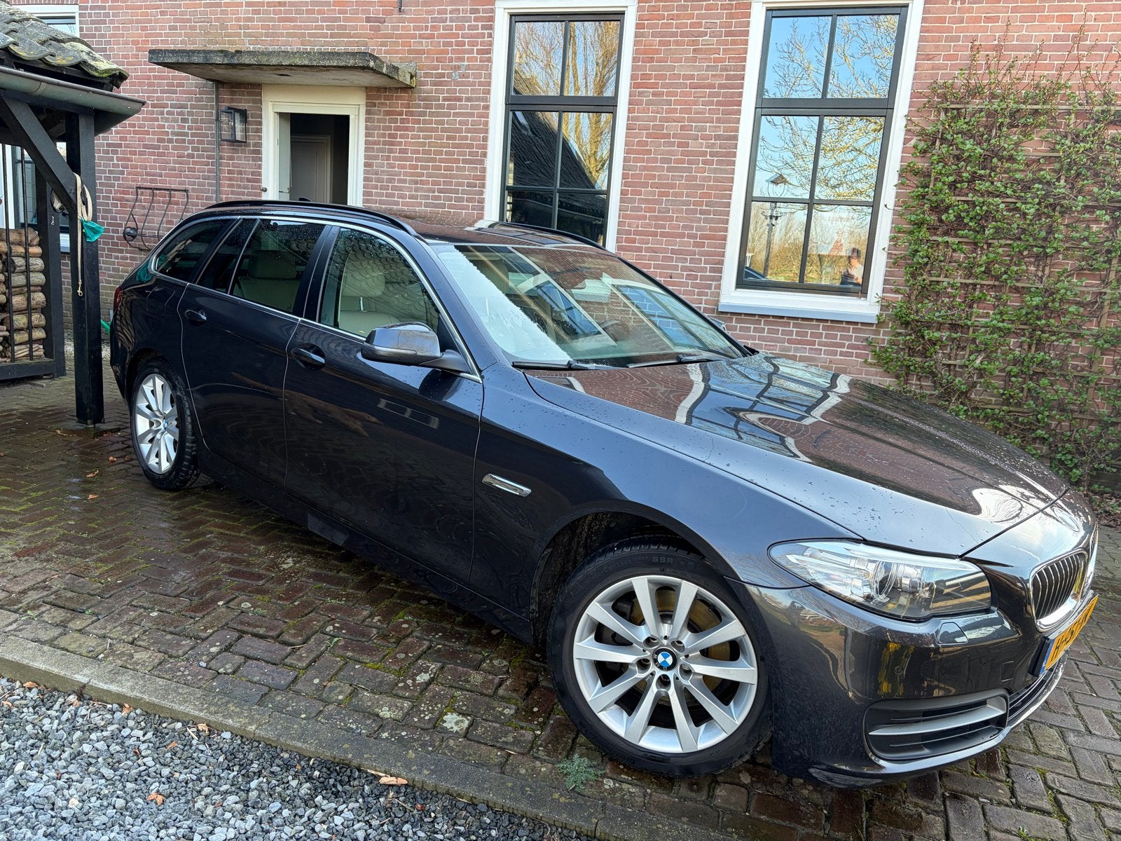 BMW 5-Serie 2.0 518D 136 PK Touring aut 2016 Grijs, Auto's, BMW, Automaat, 1995 cc, 2000 kg, Leder