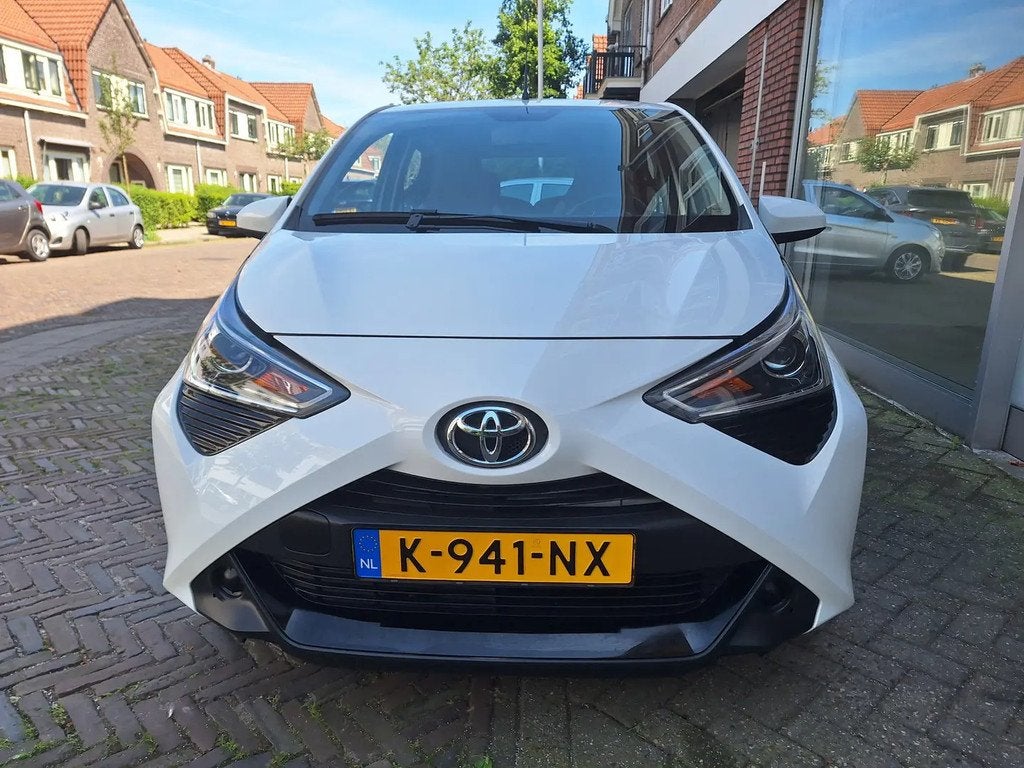 Toyota Aygo 1.0 VVT-i X-Play 5Drs € 10.495,00, Stof, Gebruikt, Start-stop-systeem, 4 stoelen