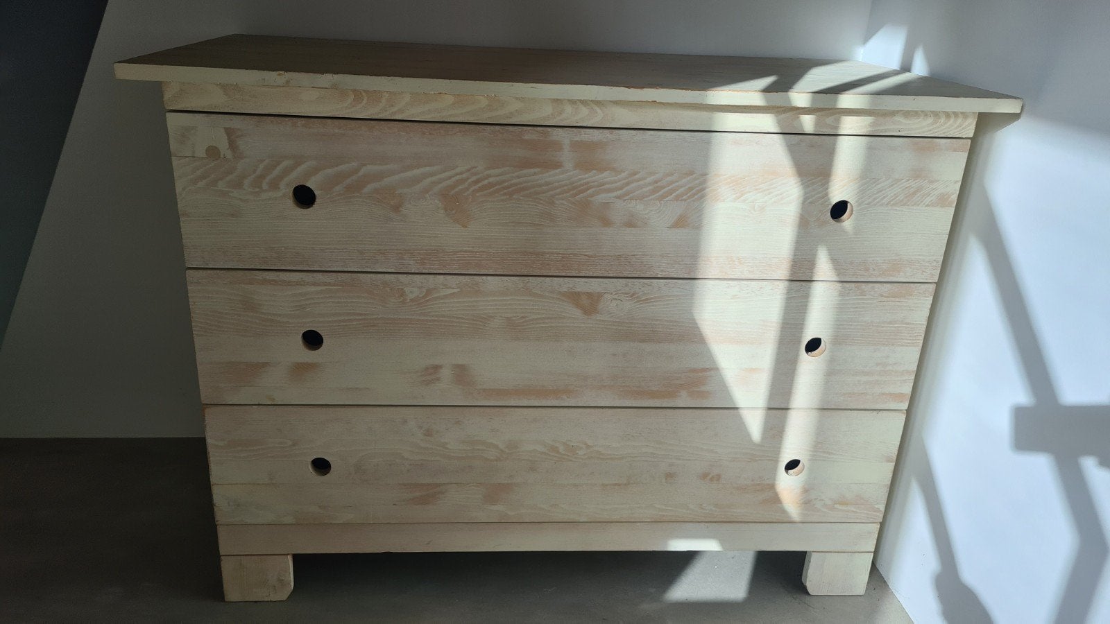 Bopita white wash commode / ladekast met 3 lades + wandplank, Ophalen, 50 tot 70 cm, 100 cm of meer, Zo goed als nieuw