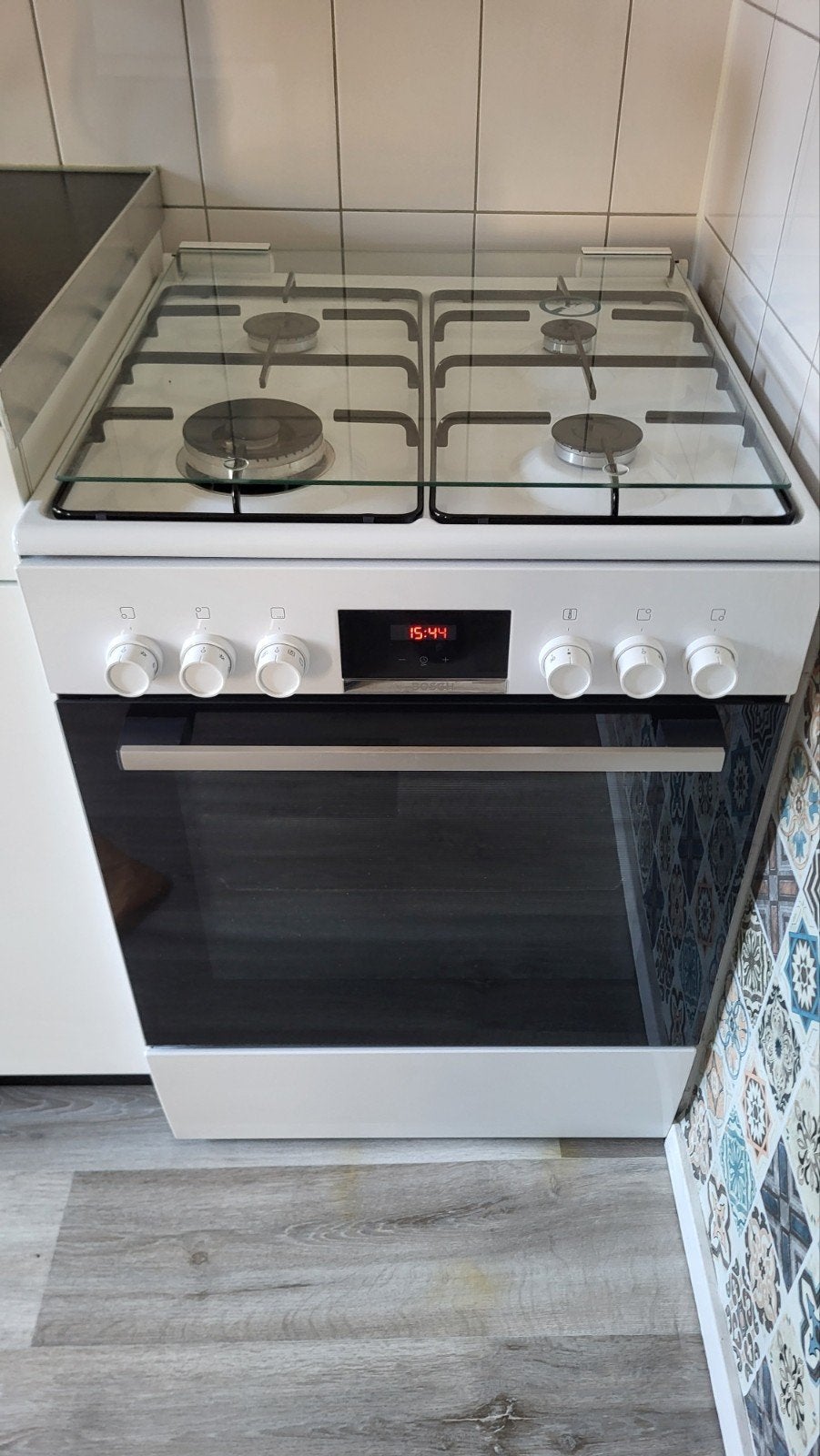 Bosch Vrijstaand Gasfornuis met oven - Zo goed als nieuw, Ophalen, 4 kookzones, Zo goed als nieuw, Energieklasse A of zuiniger