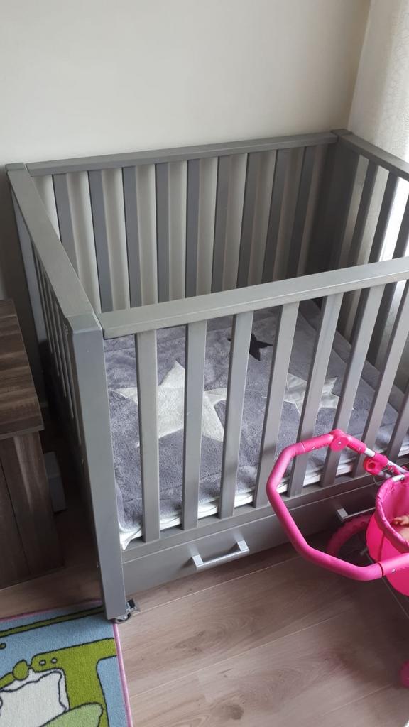 Grijze box op wieltjes met lade, Kinderen en Baby's, Boxen, Ophalen, Gebruikt, Rechthoekig, Wieltjes