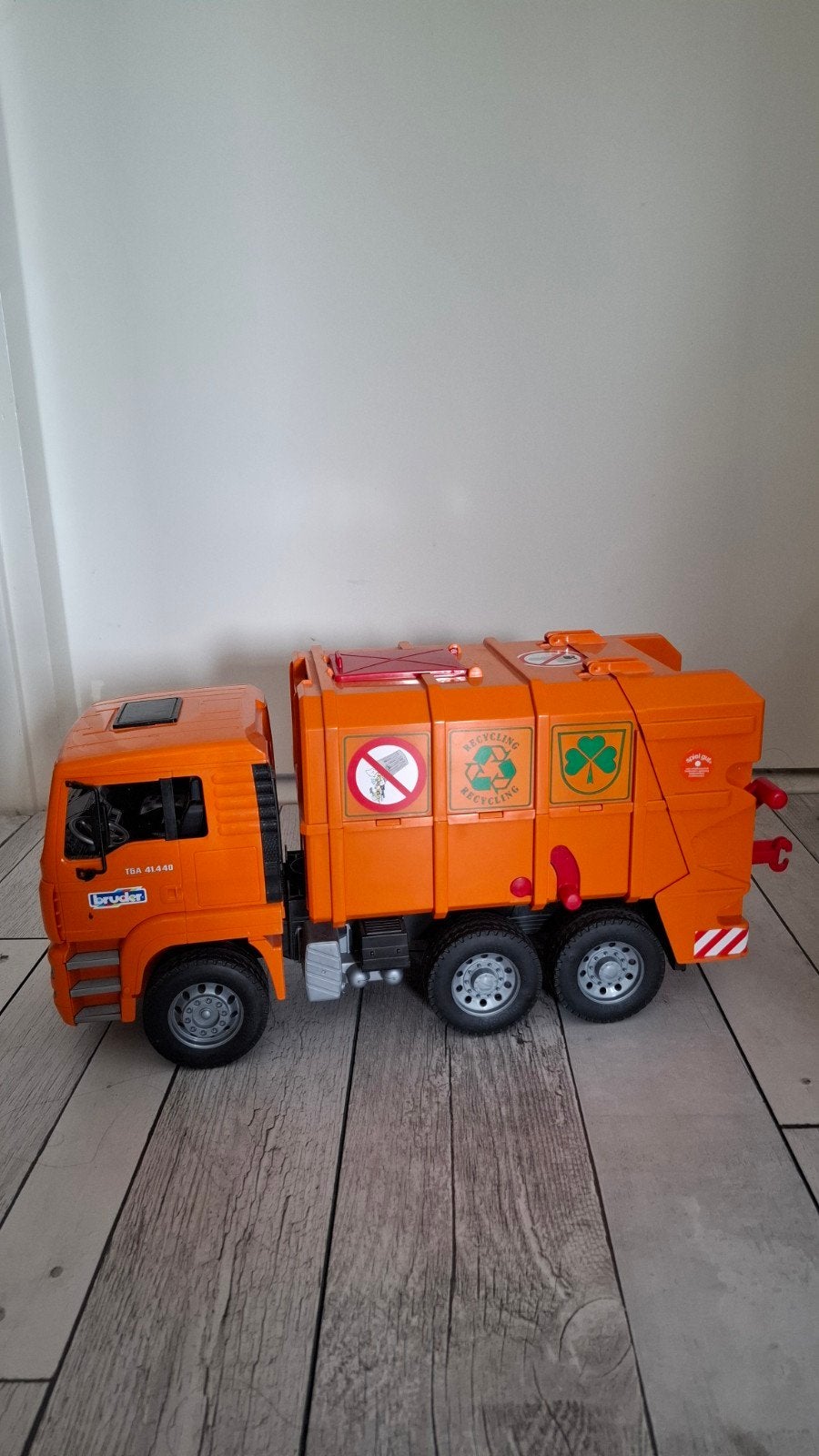 Bruder MAN TGA Vuilniswagen met extra afvalcontainers, Ophalen of Verzenden, Gebruikt