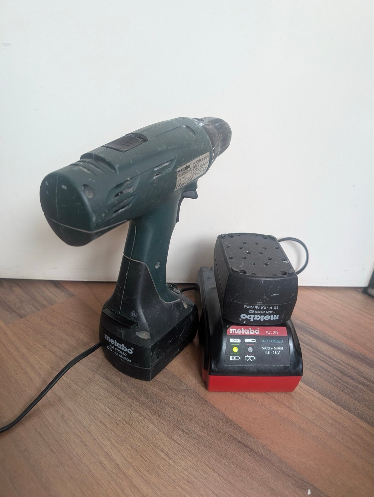 Metabo BSZ 12 Accuboormachine met lader en koffer, Ophalen of Verzenden, Gebruikt, Minder dan 400 watt, Boor- en Schroefmachine