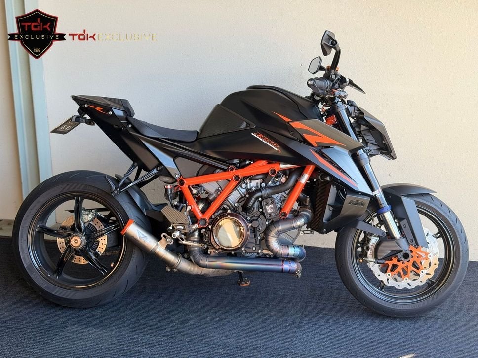 KTM 1390 SUPERDUKE R EVO AUSTIN RACING 1290 SUPER DUKE, Motoren, 2 cilinders, KTM, Motorrijbewijs A, Bedrijf