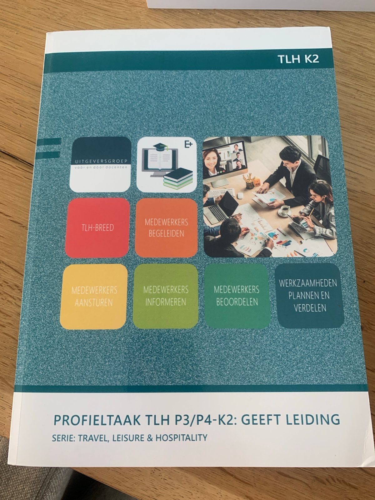 Profieltaak TLH P3/P4-K2: Geeft Leiding, Ophalen, Zo goed als nieuw, MBO