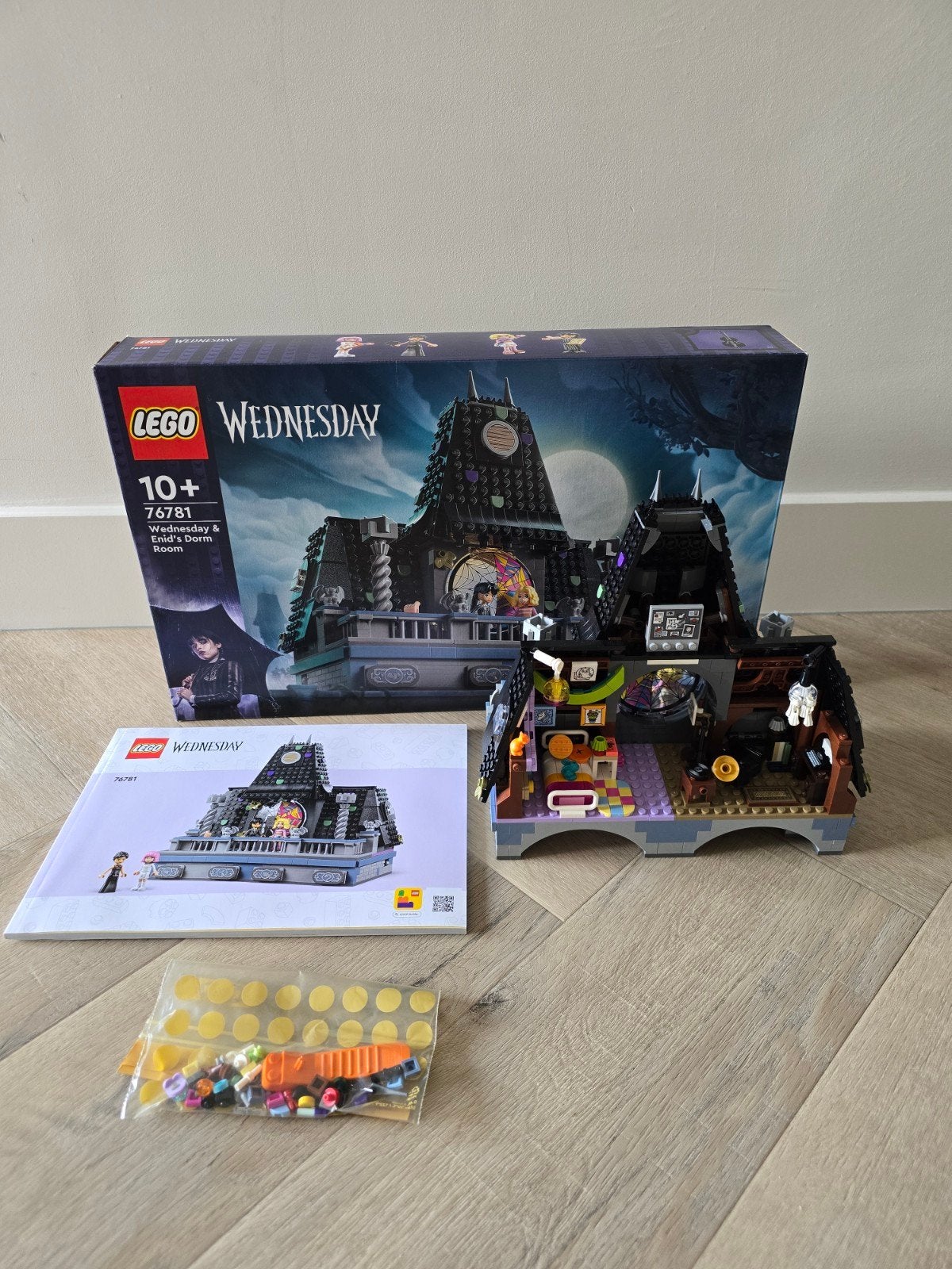 Lego Wednesday & Enid's Dorm Room set 76781, Lego, Ophalen of Verzenden, Zo goed als nieuw, Compleet