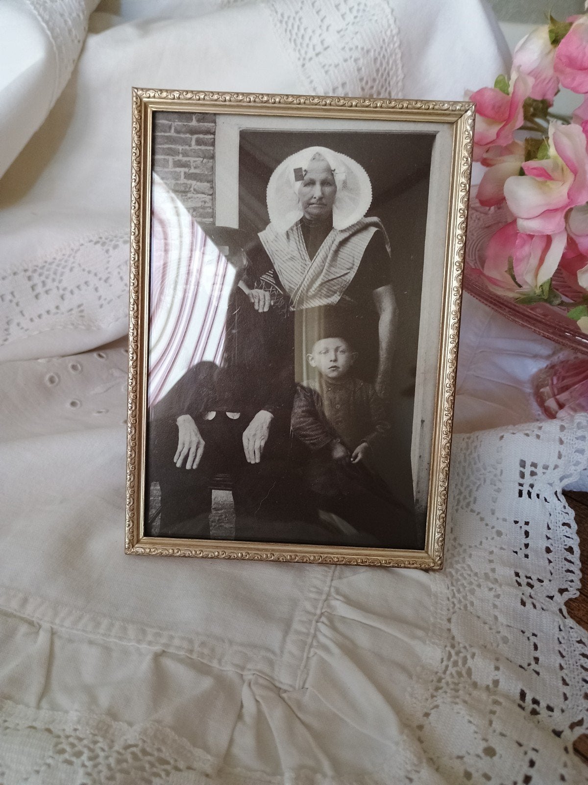Oud fotolijstje met bol glas ( nr. 25), Ophalen of Verzenden