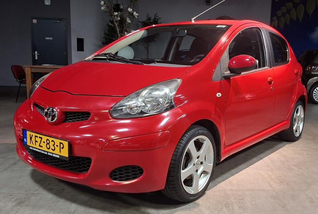 Toyota Aygo 1.0 12V 5-Drs   Airco  Weinig KMS, Auto's, Voorwielaandrijving, Euro 5, Stof, Sound system