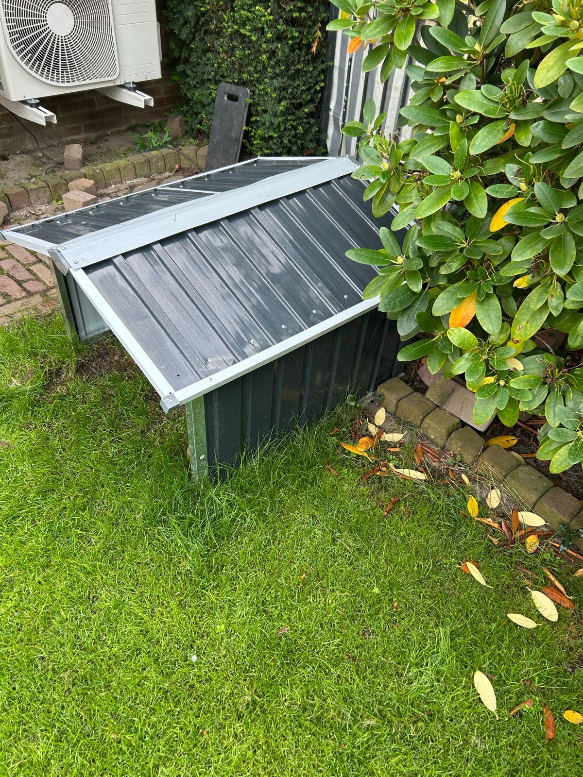 Robotmaaier garage  L97cm X B 80cm X H 60 cm, Ophalen, Nieuw, Minder dan 30 cm
