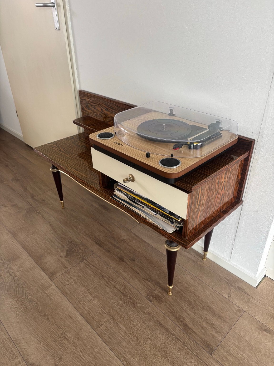 Foto 5 van Vintage retro platenspeler / telefoonkastje – mid century