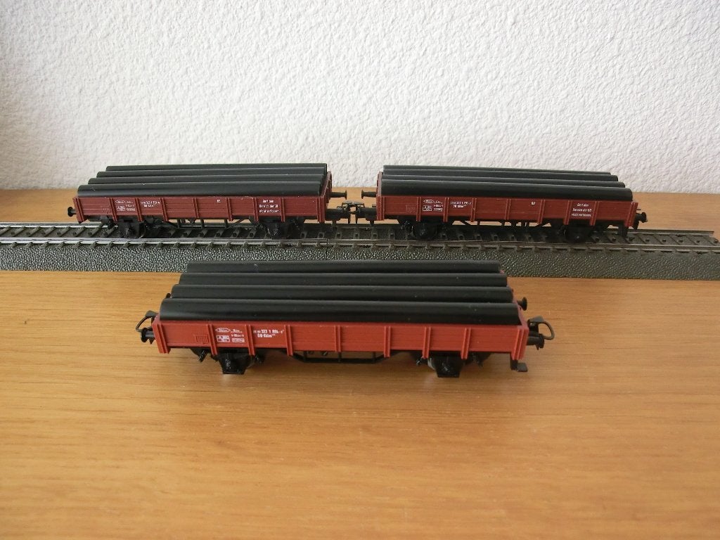 Drie Marklin wagens 4423 elk beladen met zwarte buizen, Wisselstroom, Wagon, Ophalen of Verzenden, Zo goed als nieuw