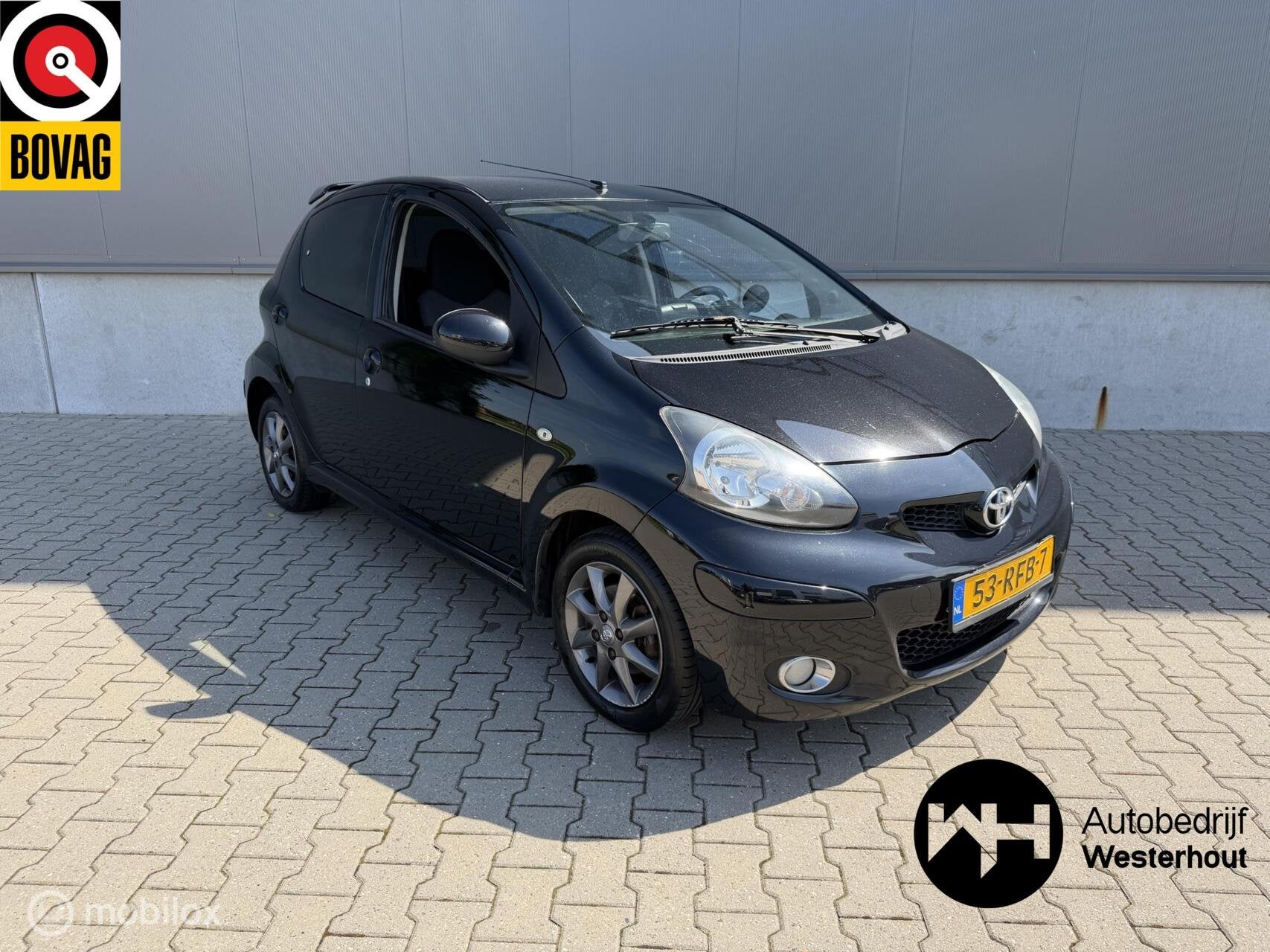 Toyota Aygo 1.0-12V Dynamic Navigator|AIRCO|NAVIGATIE|SPOILE, Voorwielaandrijving, Euro 5, Gebruikt, 4 stoelen
