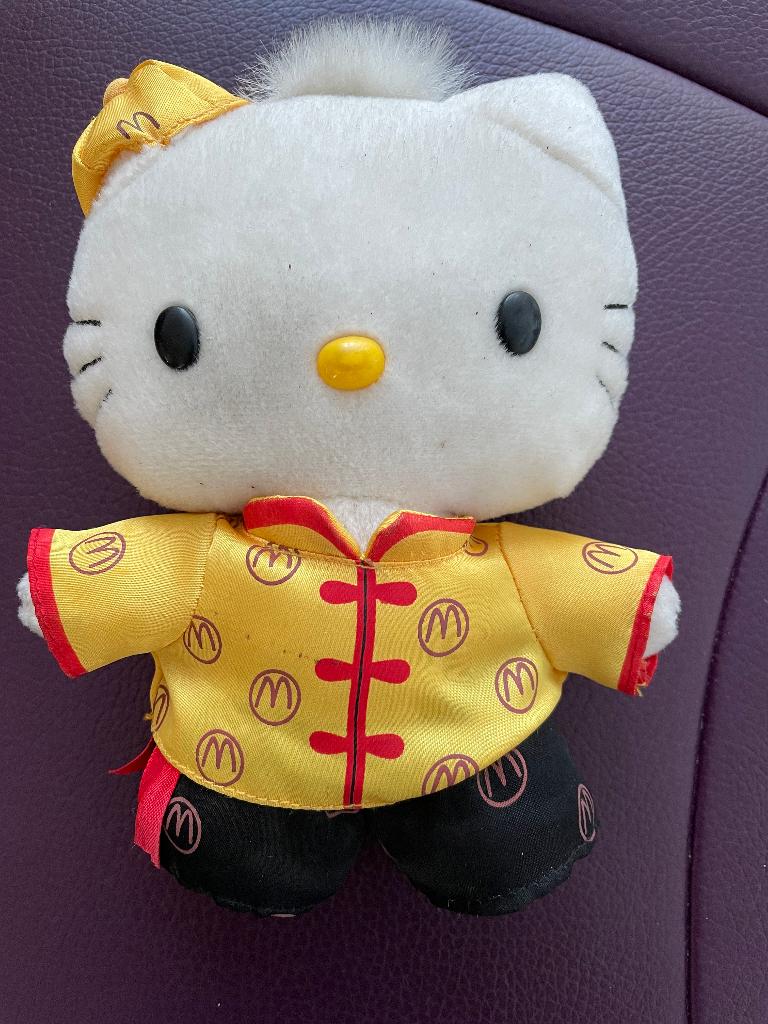 Hello Kitty/Dear Daniel mcdonalds knuffel in Chinese outfit, Ophalen of Verzenden, Gebruikt, Overige typen, Klein (minder dan 20 cm)