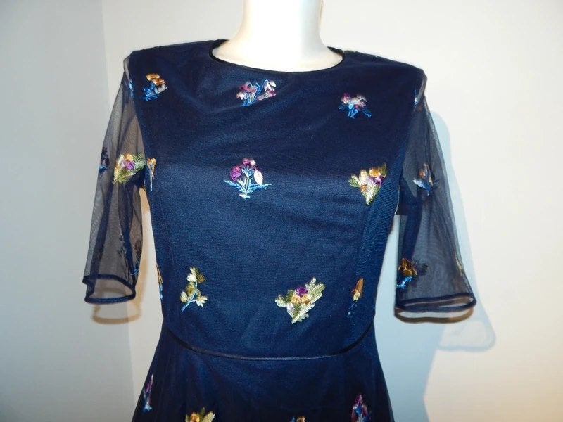 Phase Eight prachtige jurk gaas stof borduursels mt M, Kleding | Dames, Maat 38/40 (M), Zo goed als nieuw, Phase Eight, Knielengte