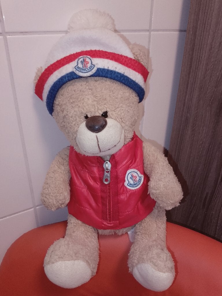 Unieke pluche teddybeer in  Moncler. winteroutfit Fun 4 All, Kinderen en Baby's, Overige merken, Overige karakters, Beer, Met kleding of accessoire