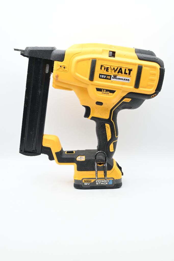 DeWalt Tacker DCN681D2