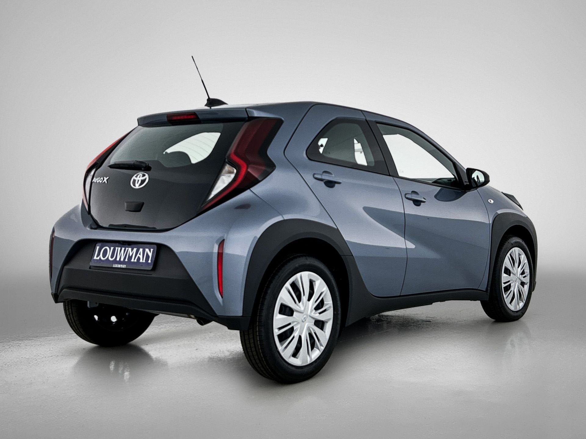 Toyota Aygo X 1.0 VVT-i MT Play | Achteruitrijcamera | Adapt, 12 maanden, Stof, 920 kg, 4 stoelen