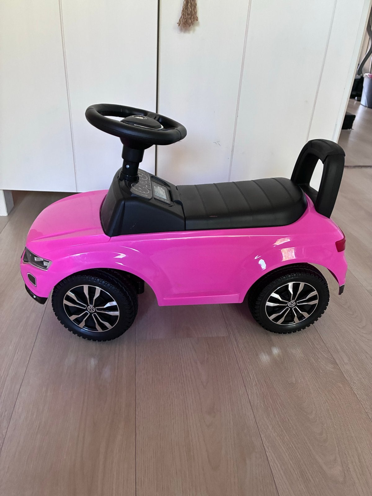 Roze Volkswagen T-Roc loopauto, Kinderen en Baby's, Speelgoed | Speelgoedvoertuigen, Ophalen, Zo goed als nieuw