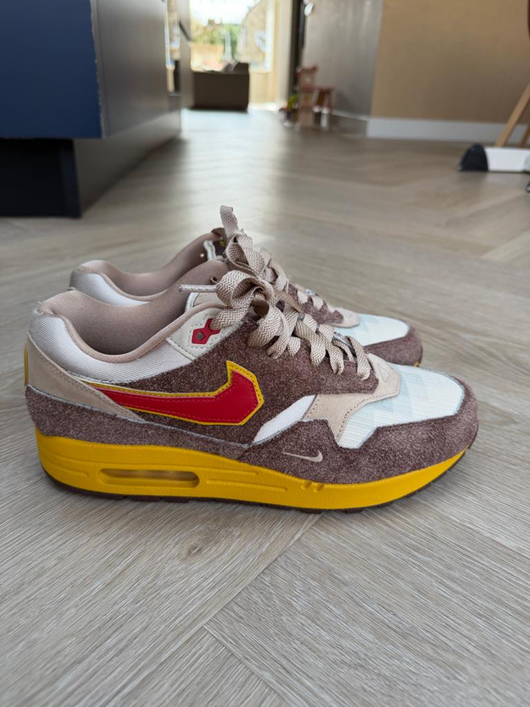 Nike Air Max 1 .SWOOSH Low Poly Big Head Origins Maat 44, Bruin, Nieuw, Ophalen of Verzenden, Sneakers of Gympen