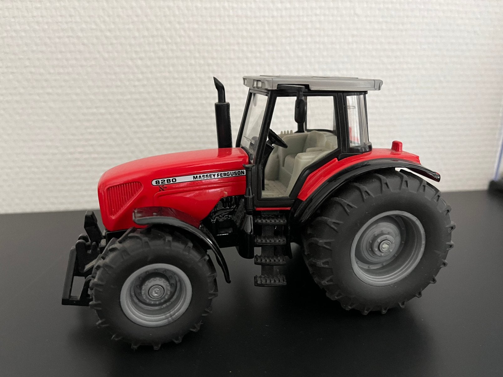 MF 8280xtra siku 1:32, Hobby en Vrije tijd, Modelauto's | 1:32, Ophalen of Verzenden, Zo goed als nieuw, Tractor of Landbouw, SIKU