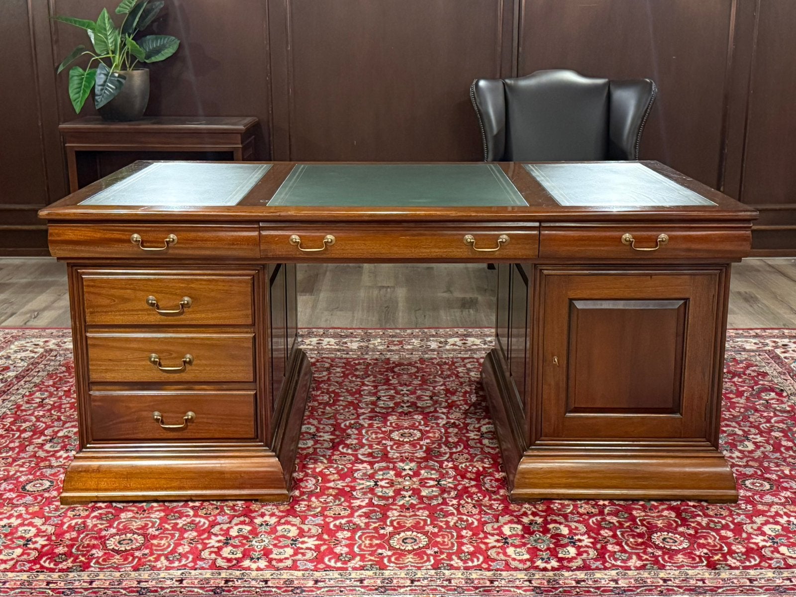 Klassiek Engels bureau #673