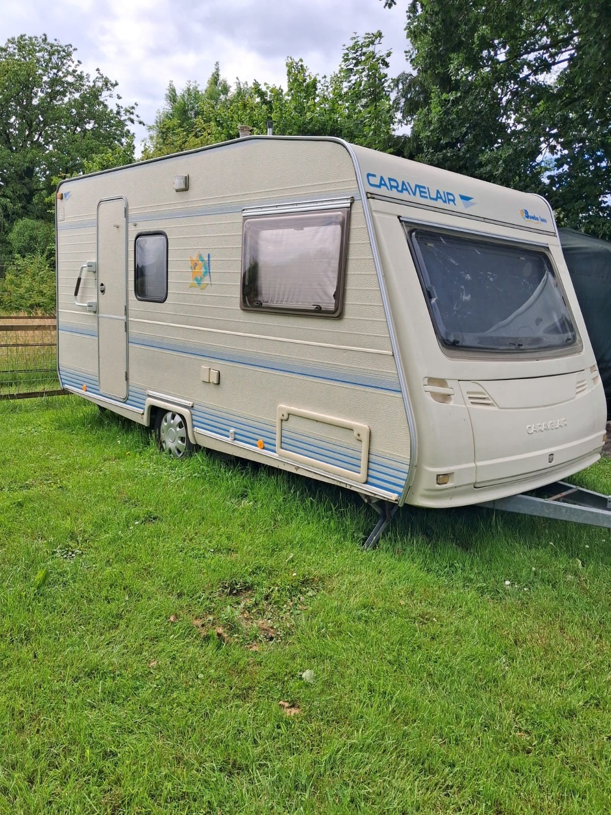 Caravelair Bamba de Luxe met Mover, Vast bed, Mover, Treinzit, 750 - 1000 kg