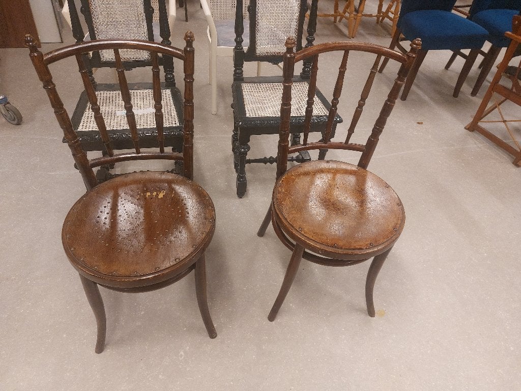 2 verschillende  antieke cafe stoeltjes ( 500522), Antiek en Kunst, Ophalen