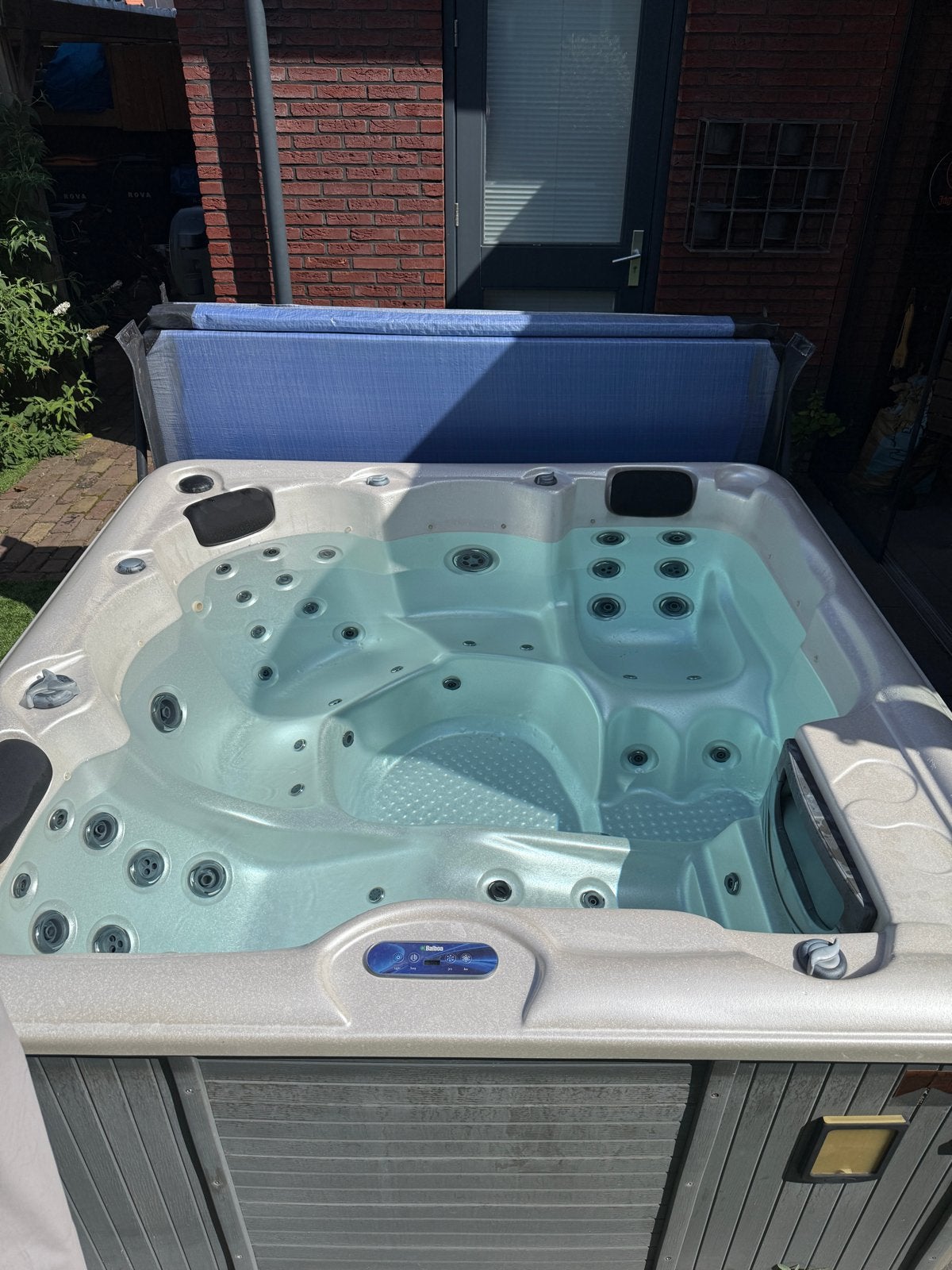 Sunspa 2x2m, 5-persoons, goede staat (pomp vernieuwd), Ophalen, Gebruikt, Pomp, Vast