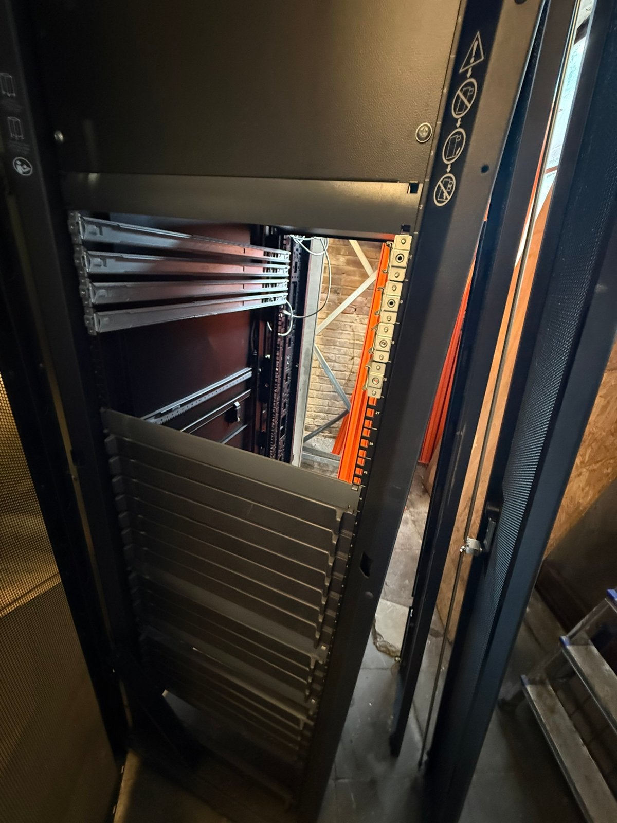 APC server rack / kast, Ophalen, Zo goed als nieuw