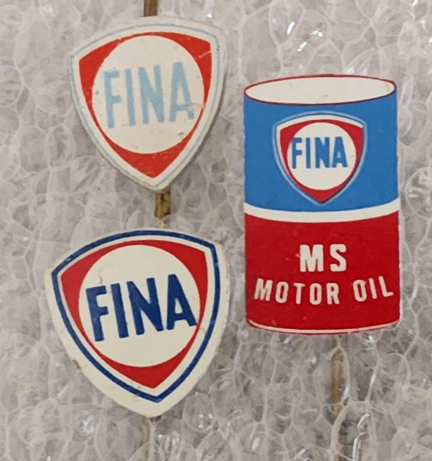 3 FINA Speldjes - Vintage Olie en Brandstof, Verzamelen, Ophalen of Verzenden, Gebruikt, Merk, Speldje of Pin