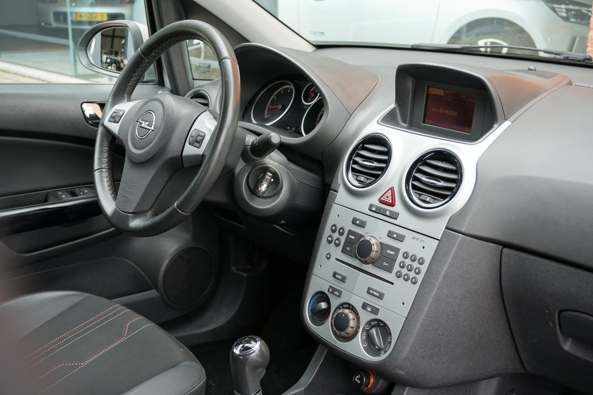 Opel Corsa 1.4-16V Anniversary Edition + CRUISE CONTROL / BL, Auto's, Voorwielaandrijving, Euro 5, Gebruikt, 4 cilinders