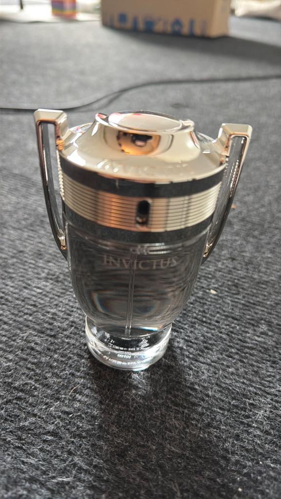 Invictus Eau de Toilette 100 ml - Nieuw en Origineel, Ophalen of Verzenden, Nieuw