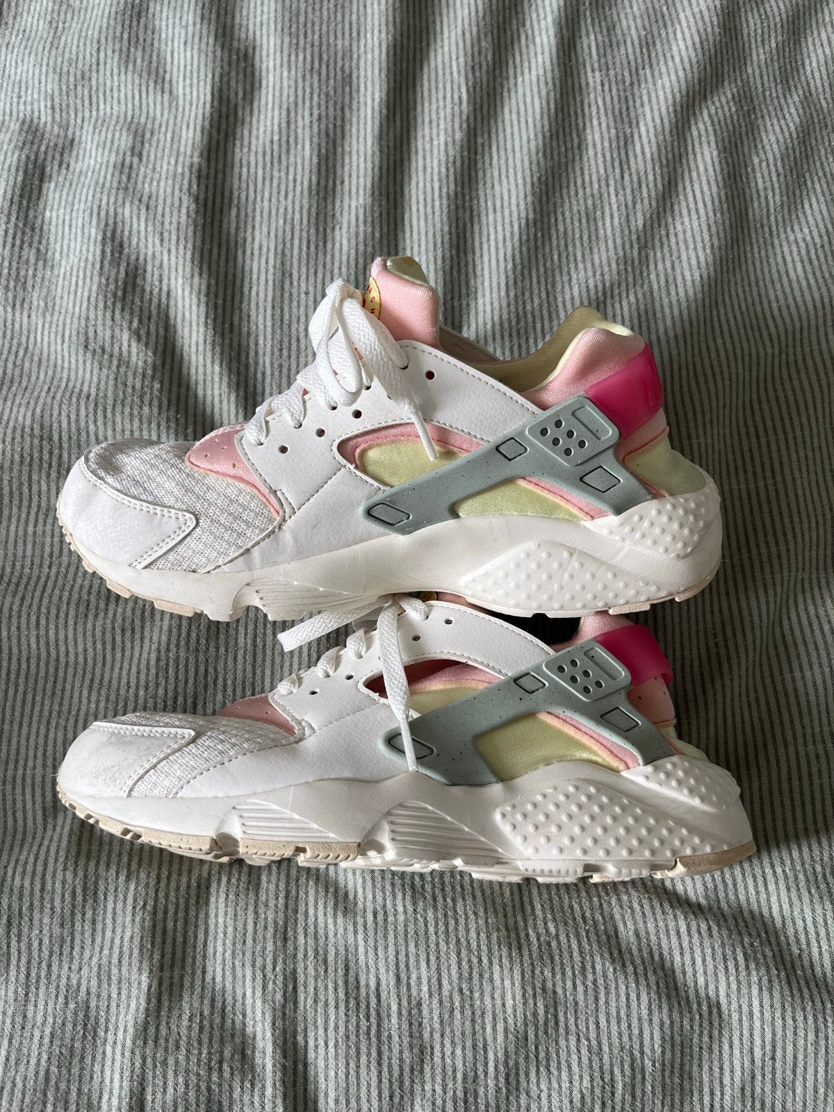 Nike Huarache - let op vallen als maar 37, Ophalen of Verzenden, Zo goed als nieuw, Wit, Sneakers of Gympen