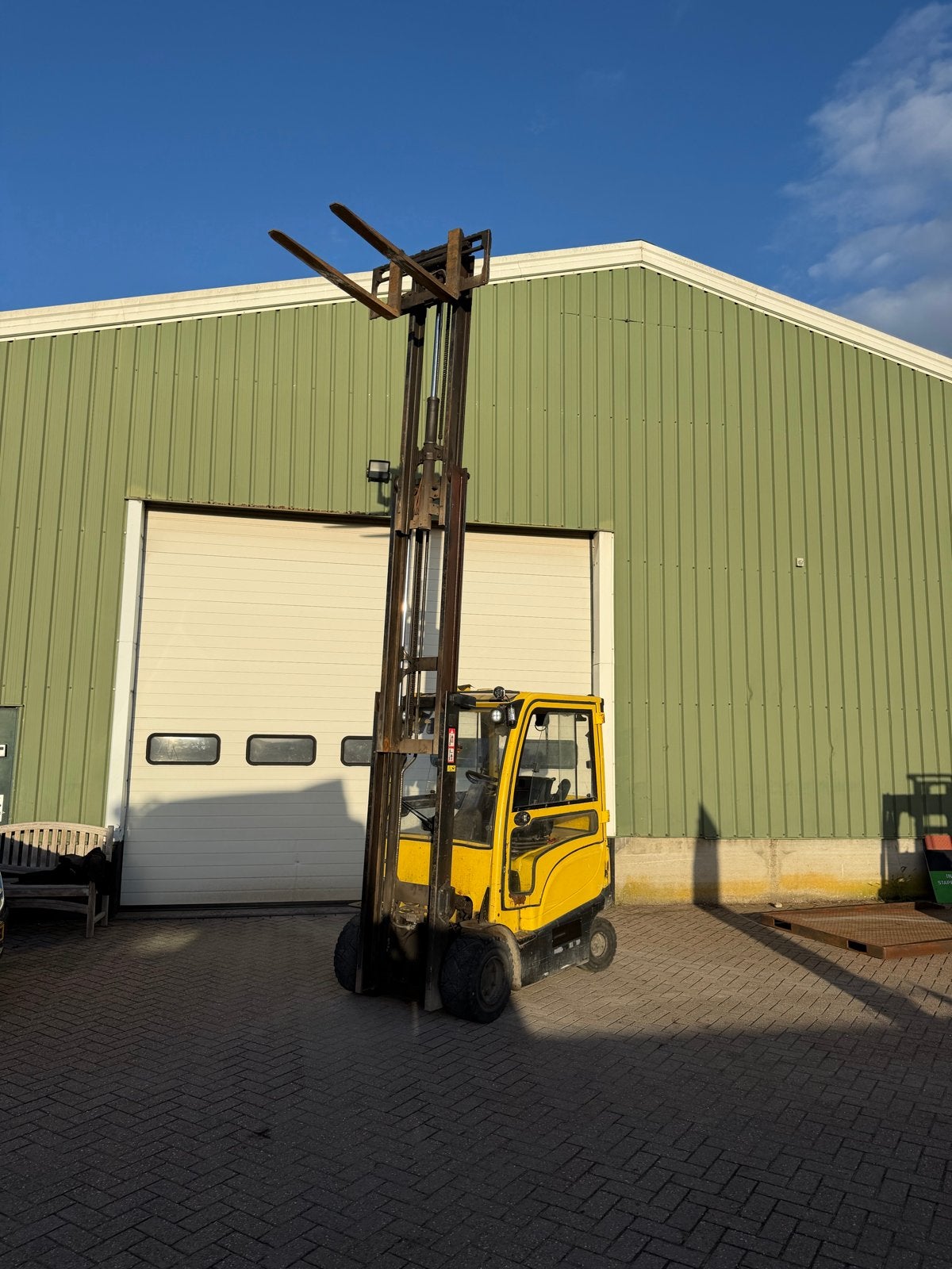 Hyster elektrische heftruck met cabine en triplo mast, Ophalen of Verzenden, Elektrisch, Heftruck
