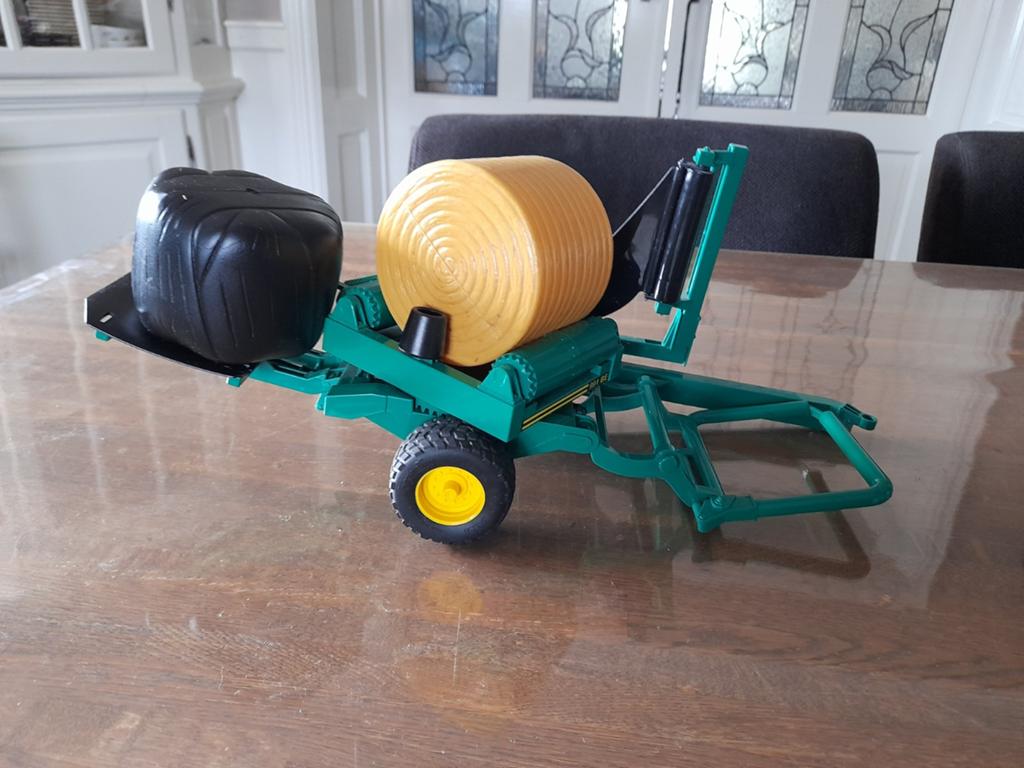 Bruder balenwikkelaar met balen, Ophalen of Verzenden, Gebruikt