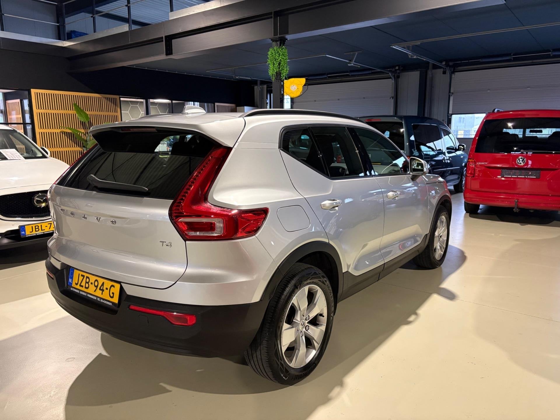 Volvo XC40 2.0 T4 AWD Momentum, Stof, Bedrijf, Vierwielaandrijving, SUV of Terreinwagen