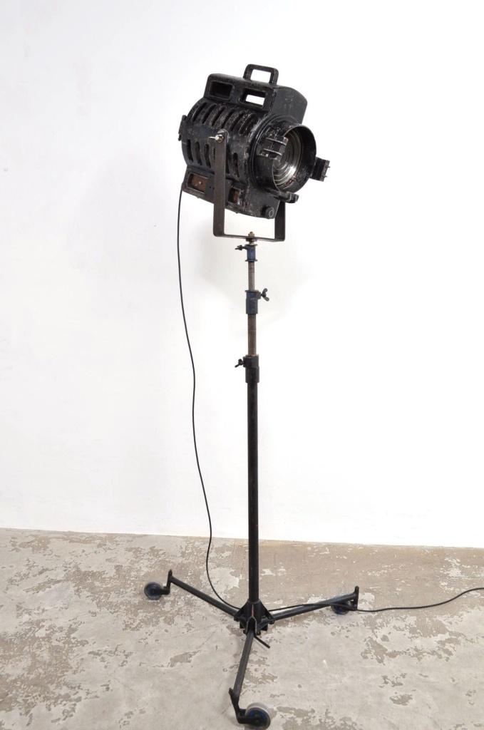 Vintage industriële vloerlamp spot theaterspot op statief, Ophalen of Verzenden, Gebruikt, 150 tot 200 cm
