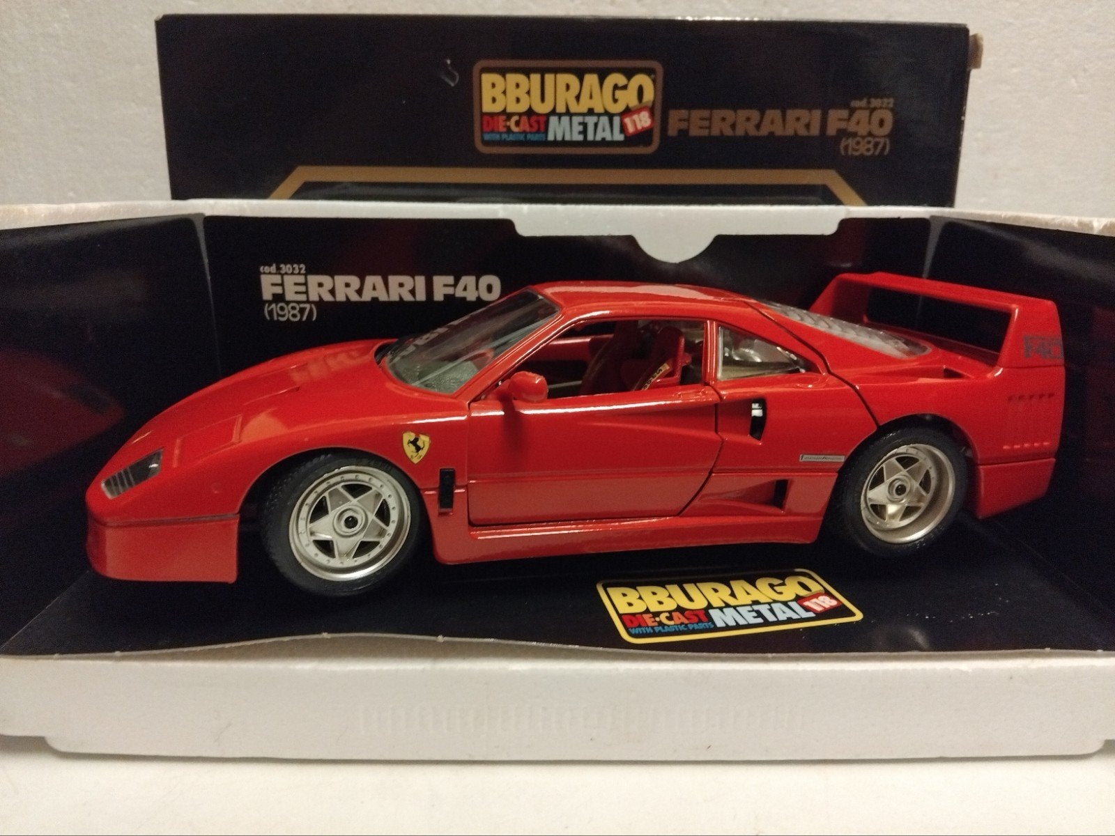 Ferrari F40 rood 1987 Bburago metal 1:18 KRD, Hobby en Vrije tijd, Modelauto's | 1:18, Ophalen of Verzenden, Zo goed als nieuw