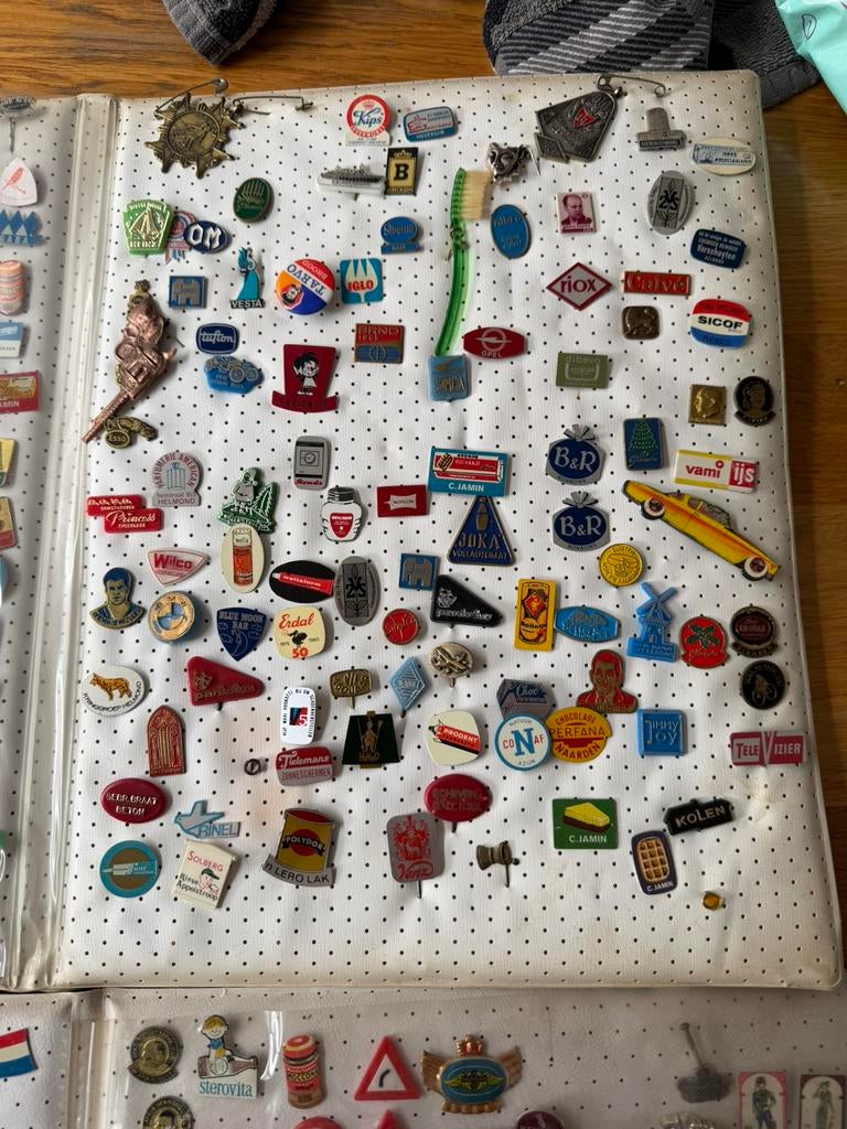 Speldjes te koop, Verzamelen, Speldjes, Pins en Buttons, Ophalen of Verzenden, Zo goed als nieuw, Overige onderwerpen