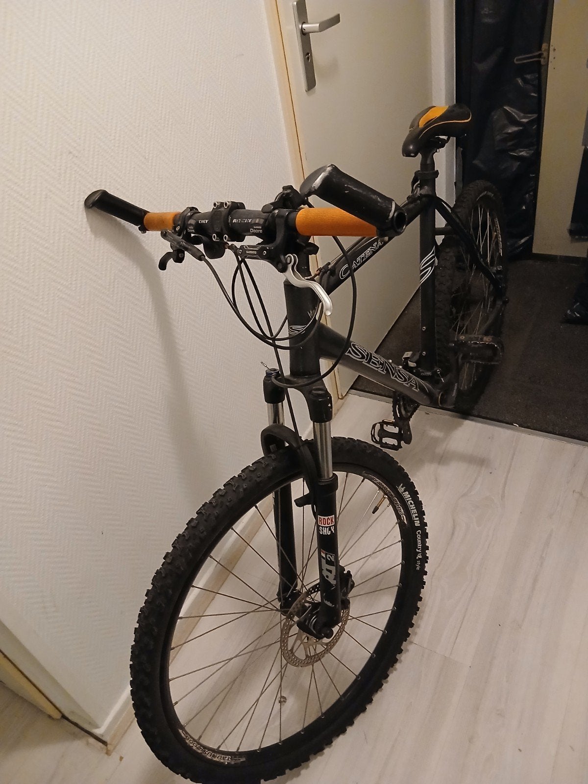 Sensa Carrera Mountainbike - Zwart met Oranje Details, Fietsen en Brommers, Fietsen | Mountainbikes en ATB, Ophalen of Verzenden