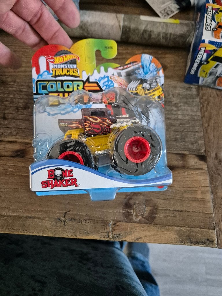Hot Wheels Color Shifters bone schaker monster truck, Ophalen of Verzenden, Nieuw, Auto