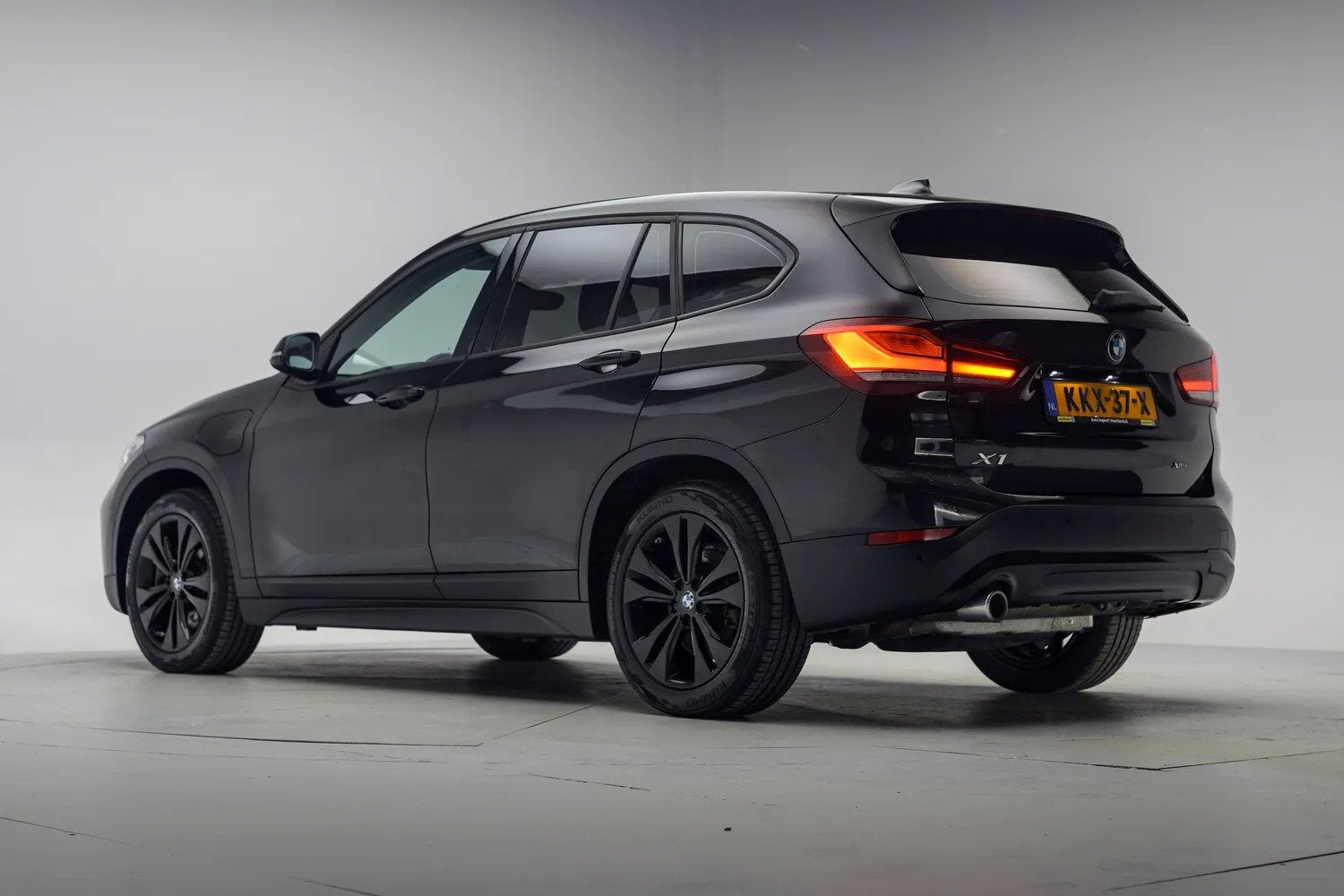 BMW X1 xDrive 25e Executive Aut. [ LED Navi prof. Stoelverwa, Auto's, BMW, Gebruikt, 750 kg, Zwart, 59 km/l