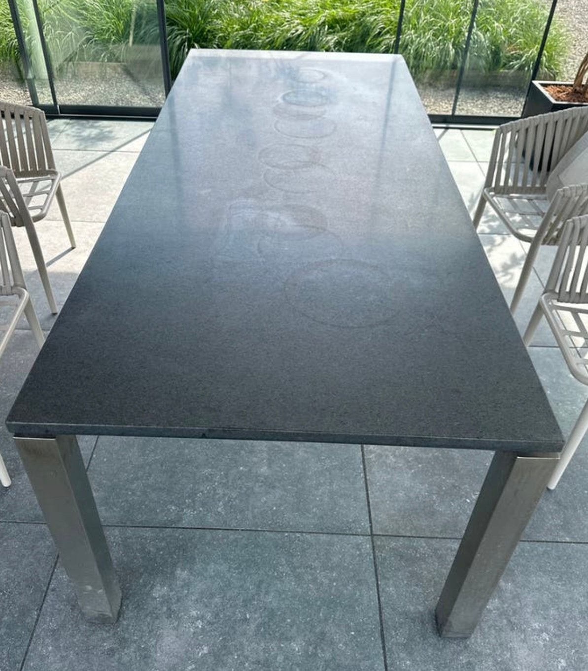 Grote tuintafel 240x100 cm met stenen blad en metalen poten, Ophalen, Gebruikt, Overige materialen, Strak en stoer