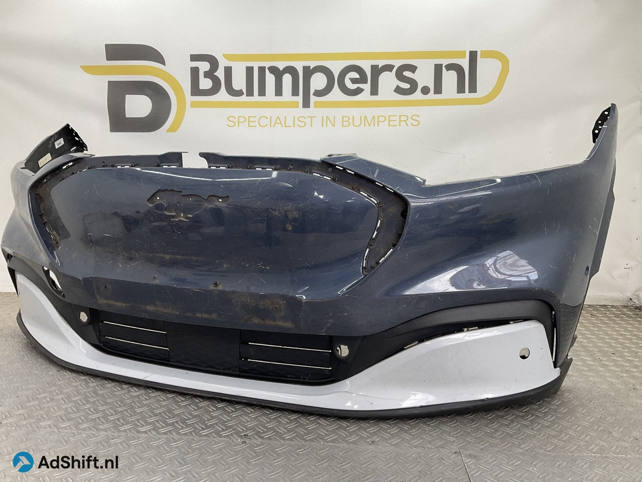 Bumper Ford Mustang Mach-E 20- LJ8B-17C831-A Voorbumper D1-2, Bumper
