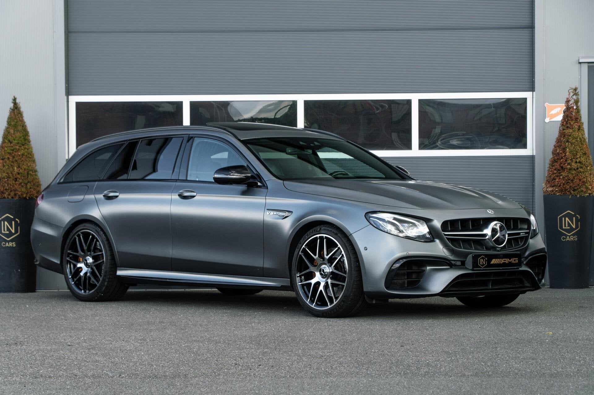 Mercedes E-klasse Estate AMG 63 4MATIC+ | HUD | DAB | IWC, Automaat, Dealer onderhouden, Gebruikt, Met garantie (alle)