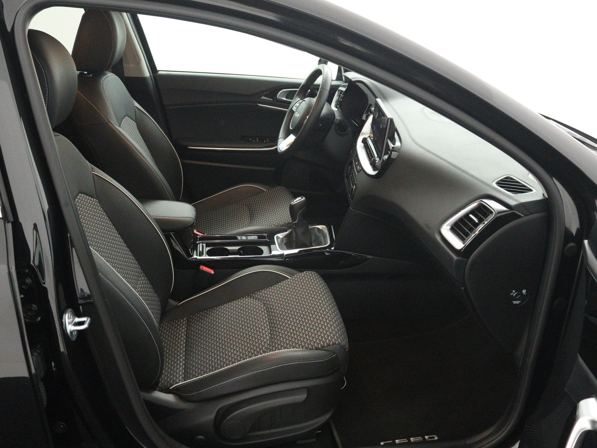 Foto 34 van Kia Ceed Sportswagon 1.0 T-GDi DynamicPlusLine | Stuur-/Stoe