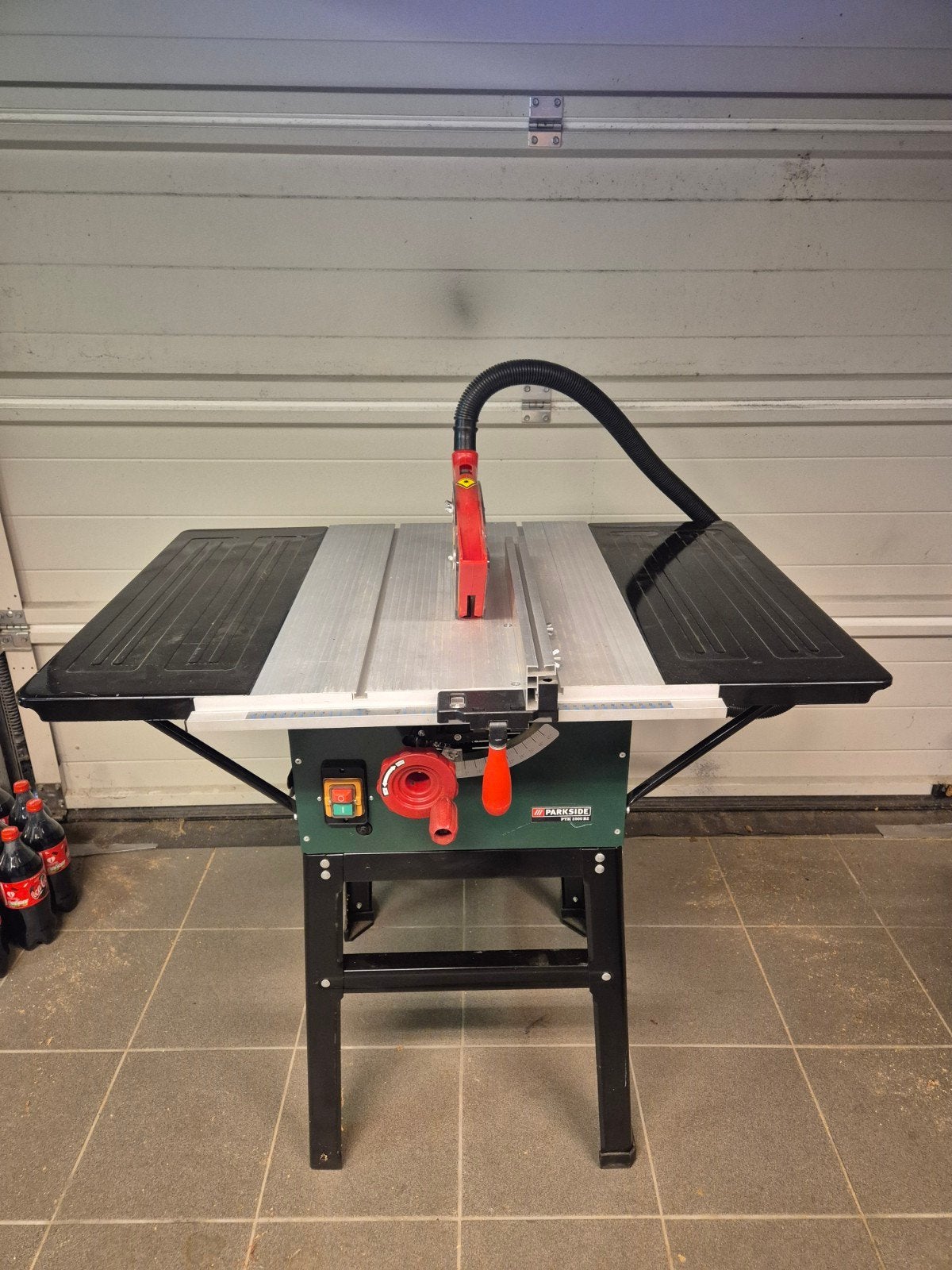 Zaagtafel nieuwstaat, Doe-het-zelf en Verbouw, Ophalen, Cirkelzaag, 70 mm of meer, Zo goed als nieuw