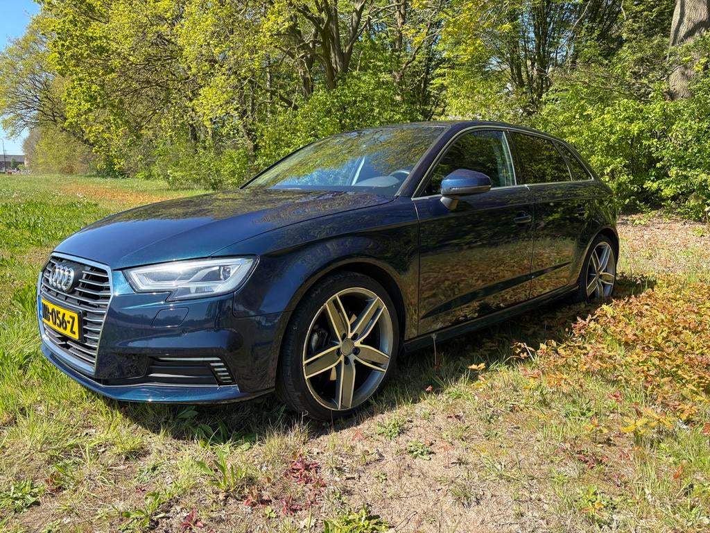 A3 E-tron s-line, facelift/virtual/keyless/lane/brake assist, Auto's, Audi, 4 cilinders, Blauw, Leder en Stof, 1395 cc